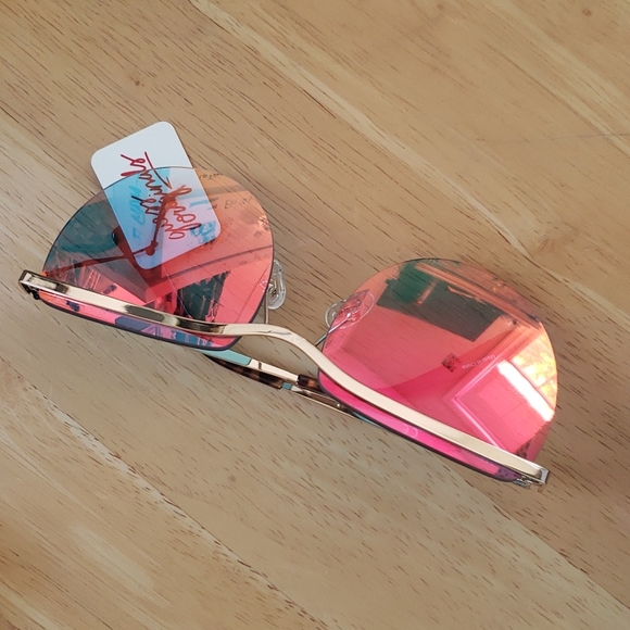 Guess Original Sunglasses - Picture 3 of 3